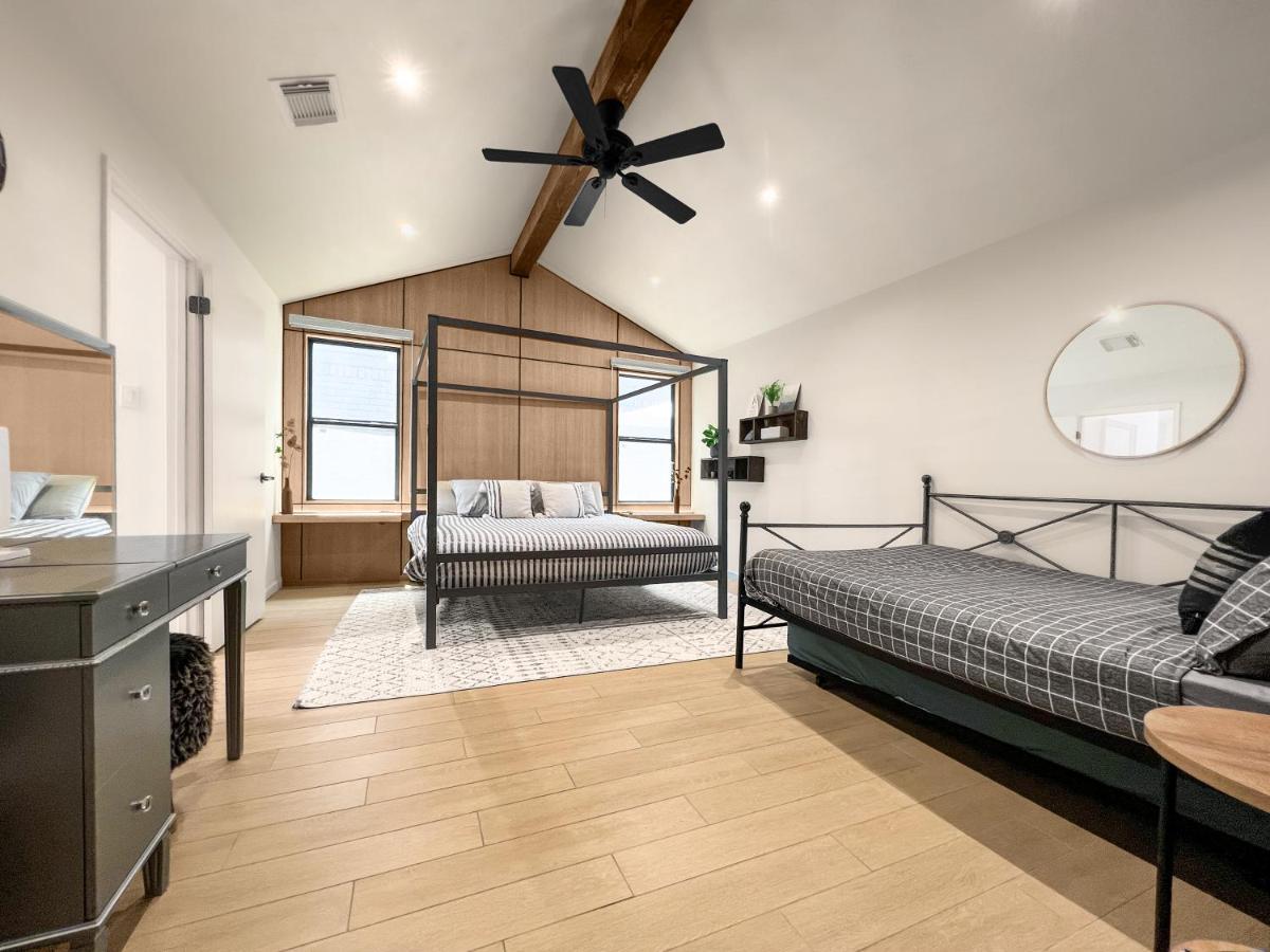 Open Airy Custom Designed Home - 2Kings - Sleeps 14 ヒューストン エクステリア 写真