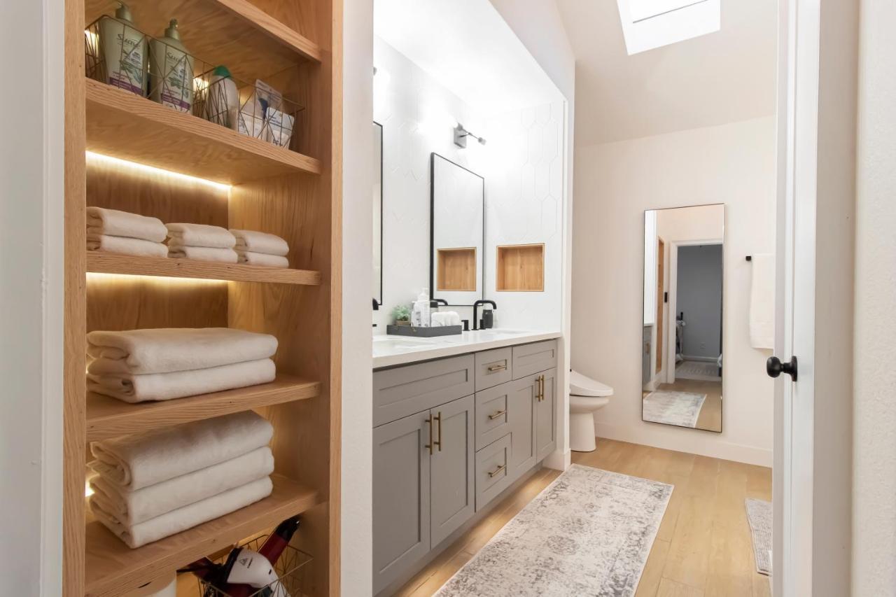 Open Airy Custom Designed Home - 2Kings - Sleeps 14 ヒューストン エクステリア 写真